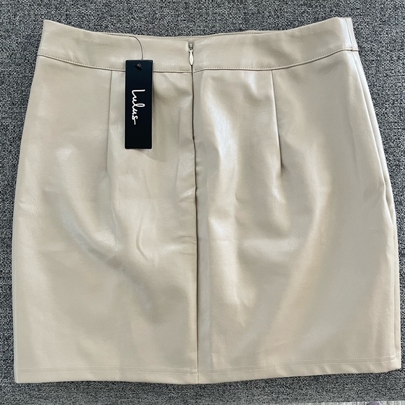 Lulu’s Corte Vegan Leather mini skirt - Picture 8 of 14